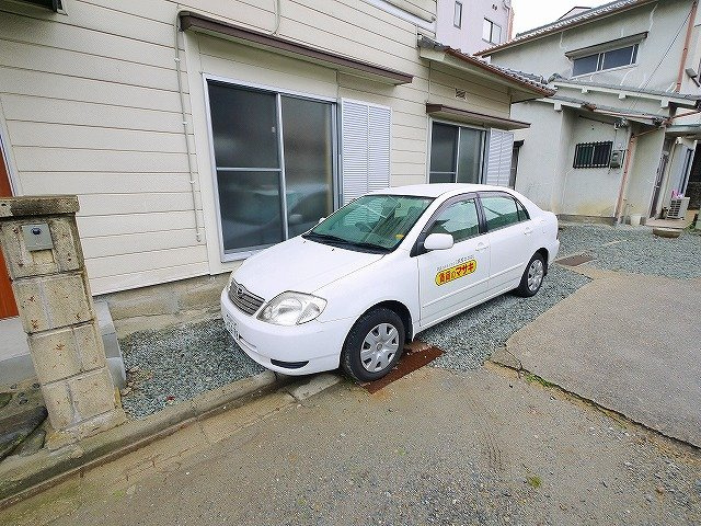 お寝坊オッケーハウスの駐車場