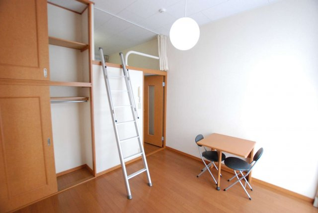 レオパレス翁樹の居間・リビング|ゆったりとした居間です