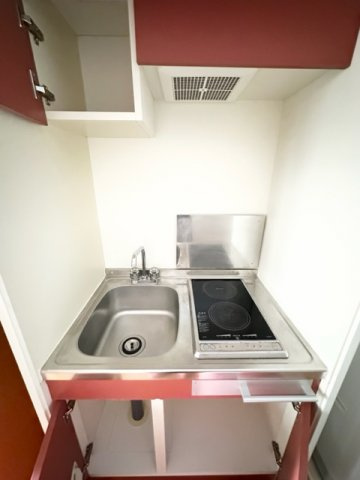 レオパレスバイオレットのキッチン|コンパクトなキッチンで掃除もラクラク