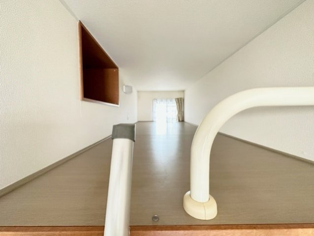 レオパレスバイオレットの寝室|開放的な寝室です