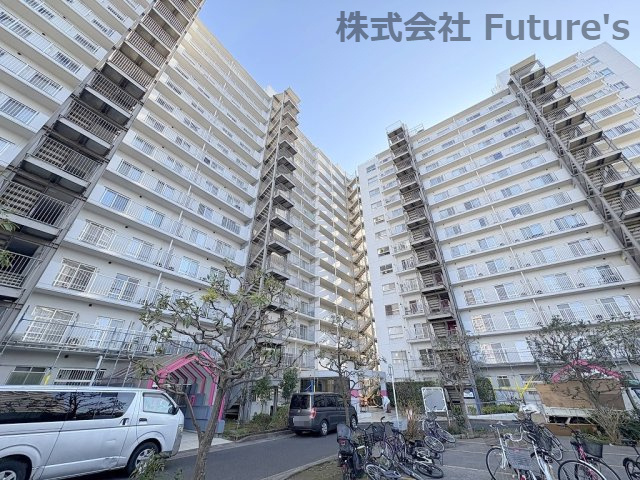 パークフィールドみさと4街区2号館の外観