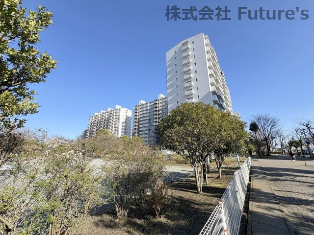 パークフィールドみさと4街区2号館の外観