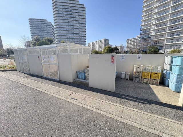 パークフィールドみさと4街区2号館のその他共用部分|敷地内ゴミ置場