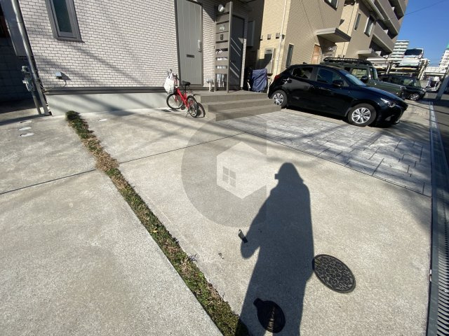 モメントファストの駐車場