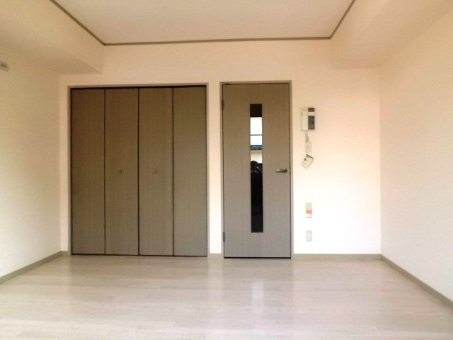 ハイネス岡本の居間・リビング