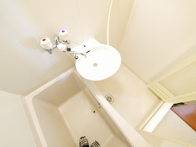 レオパレスサクセスの浴室|コンパクトで使いやすいお風呂です