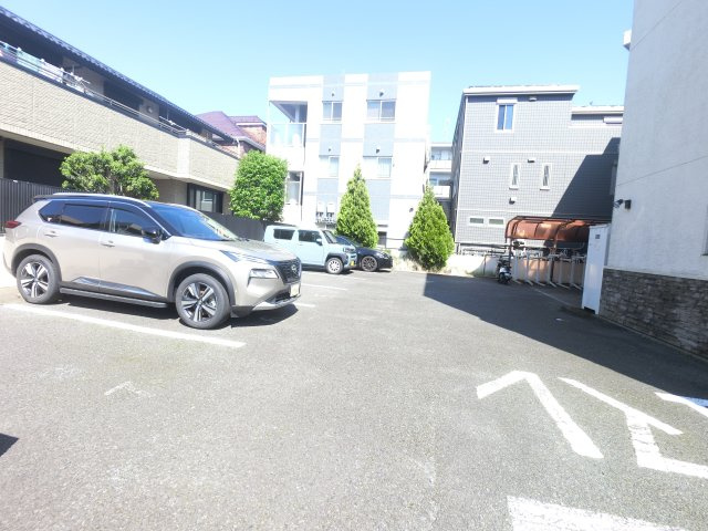 PLUMEの駐車場