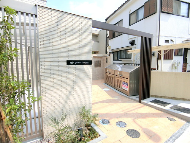 Ｑｕａｔｒｅ　Ｃｏｕｌｅｕｒ　キャトル　クルールのエントランス|★エントランス★　★閑静な住宅地★