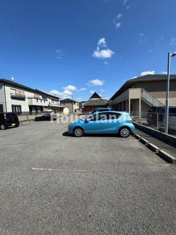 リヴェールの駐車場