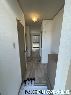 【玄関】 | セジュール日浅 | 明るい玄関です