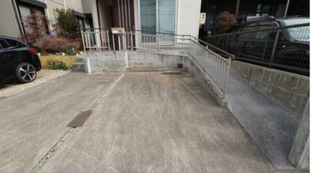 豊川市御油町鷺坂借家の駐車場