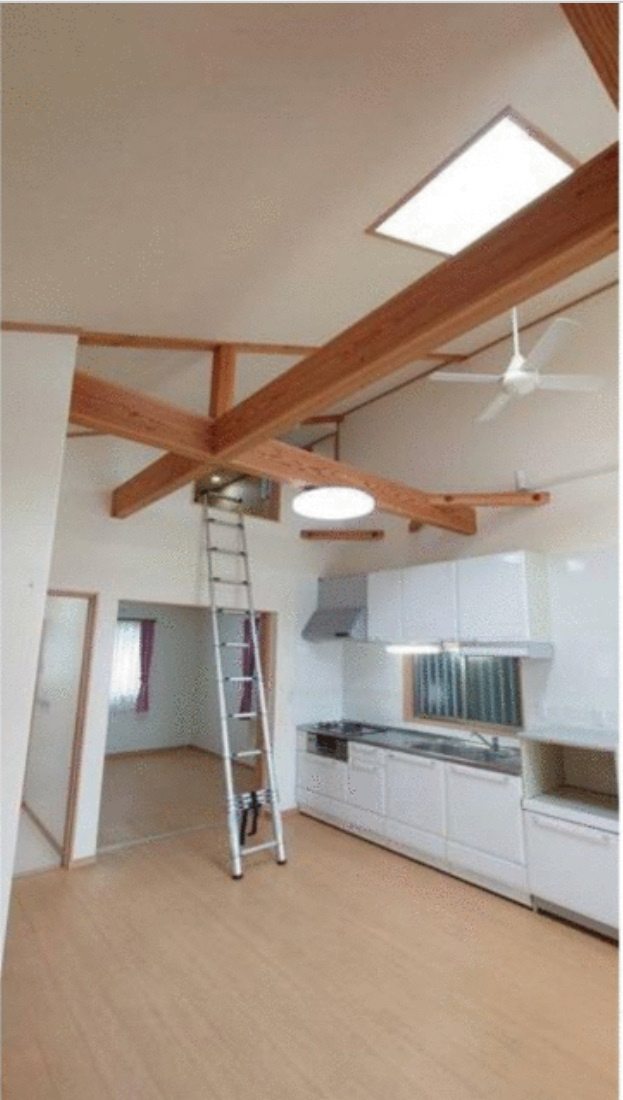 豊川市御油町鷺坂借家の居間・リビング