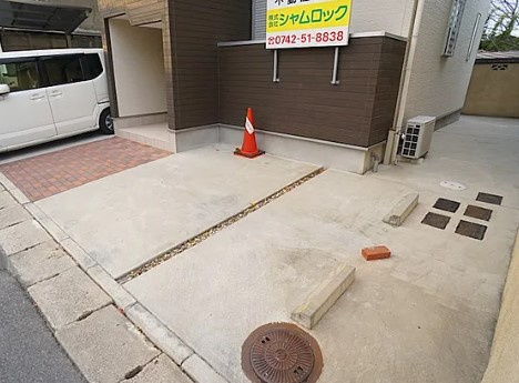 アッシュビーアコダの駐車場