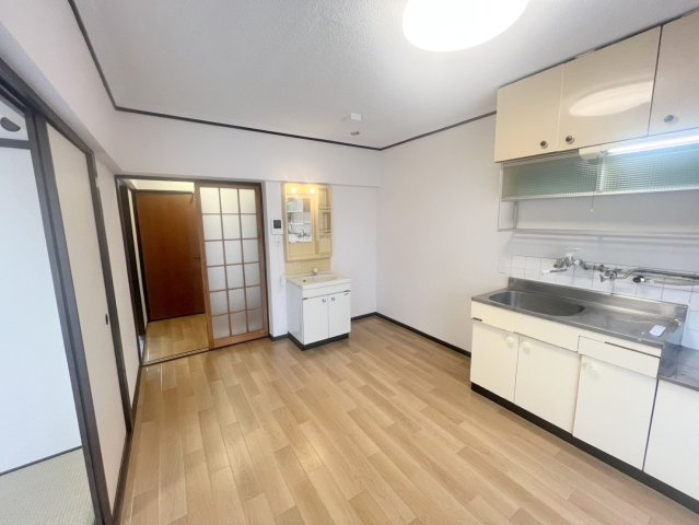 第一中村ビルの居間・リビング