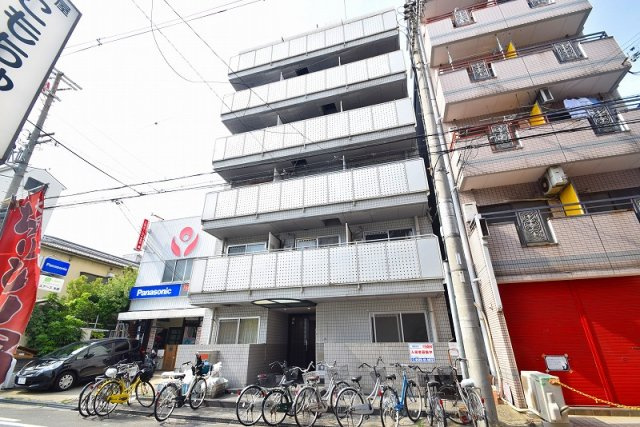 アリーヴェデルチ小阪の外観