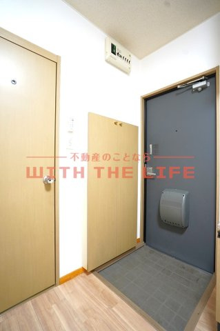 パナハイツ諏訪(【キャッシュバック対象物件】の玄関|明るい玄関です