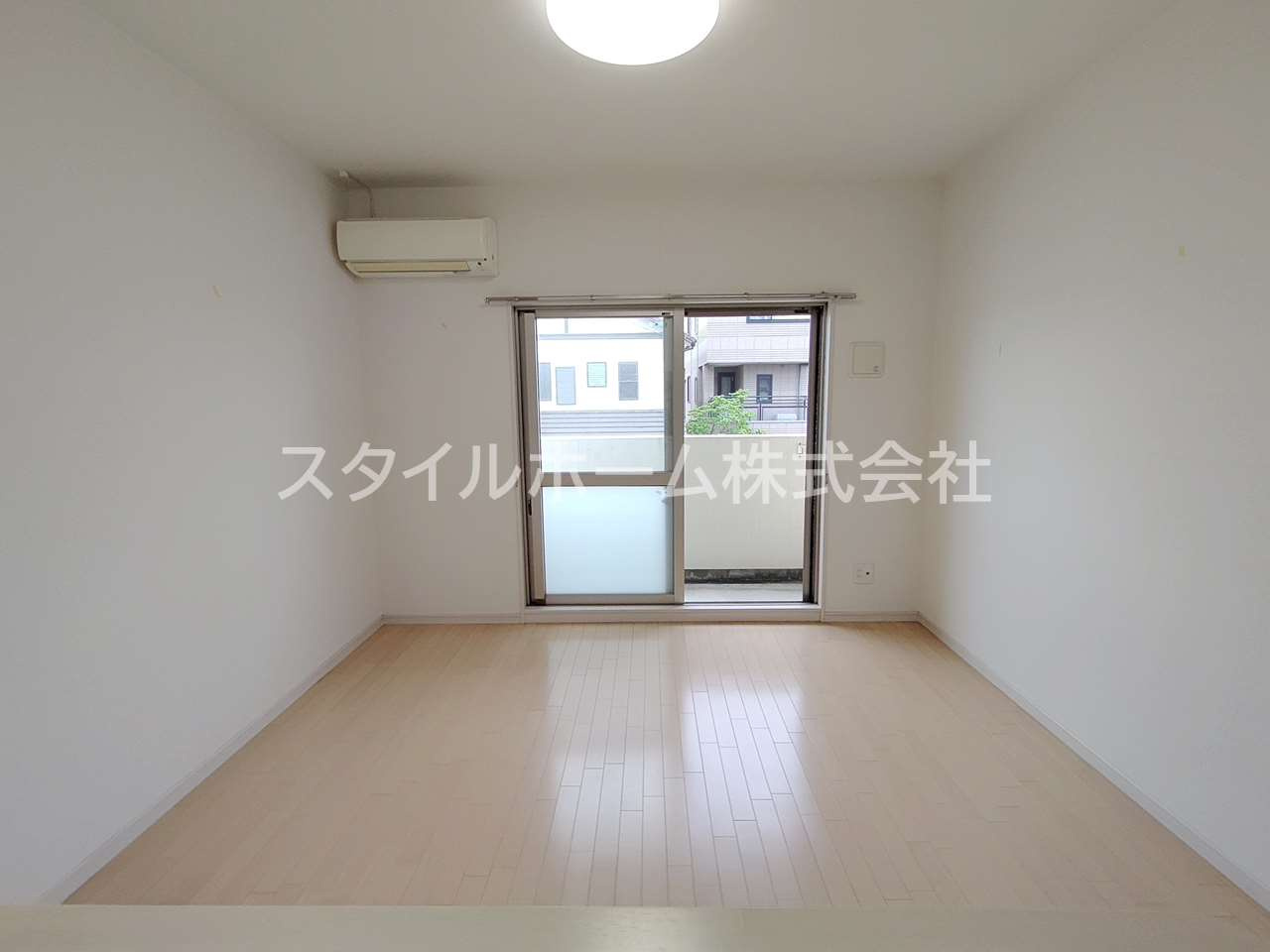 ベルカーサの居間・リビング|別部屋写真です。