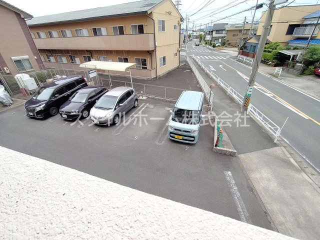 ベルカーサの駐車場|別部屋写真です。