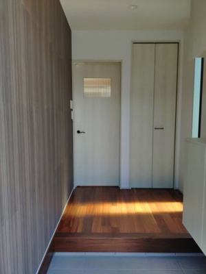 【玄関】 | 高知市鴨部高町　新築売家　4LDK