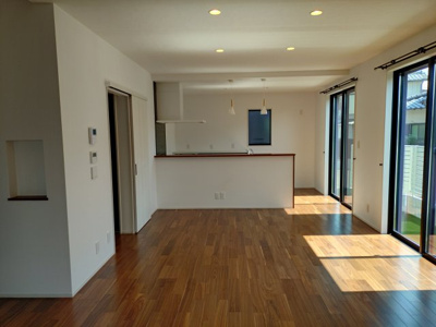 【居間・リビング】 | 高知市鴨部高町　新築売家　4LDK