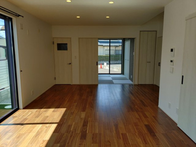 【居間・リビング】 | 高知市鴨部高町　新築売家　4LDK