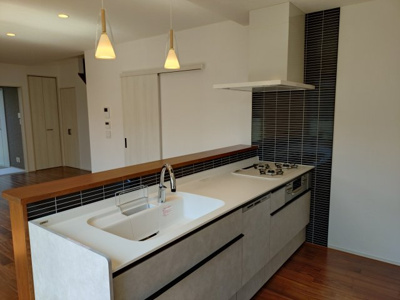 【キッチン】 | 高知市鴨部高町　新築売家　4LDK