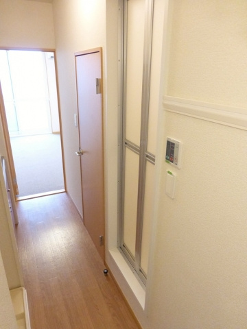 レオパレスカリスの玄関