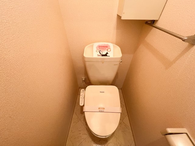 リビングタウン北川添 B棟のトイレ