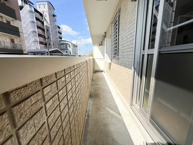 リビングタウン北川添 B棟のバルコニー