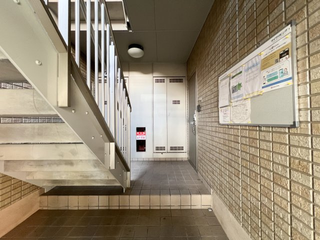 リビングタウン北川添 B棟のエントランス