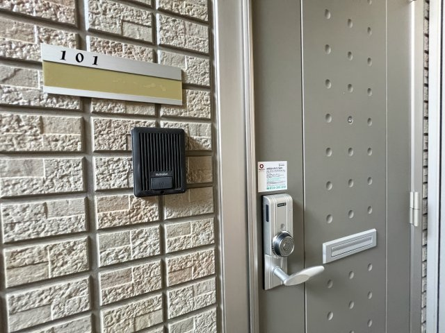 リビングタウン北川添 B棟の玄関