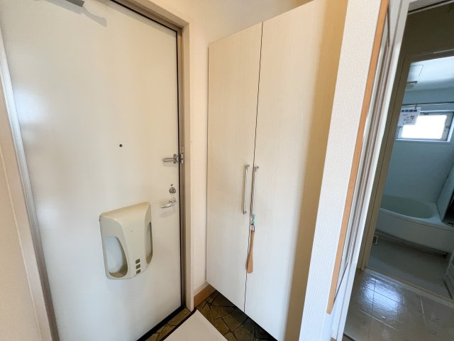 リビングタウン北川添 B棟の玄関