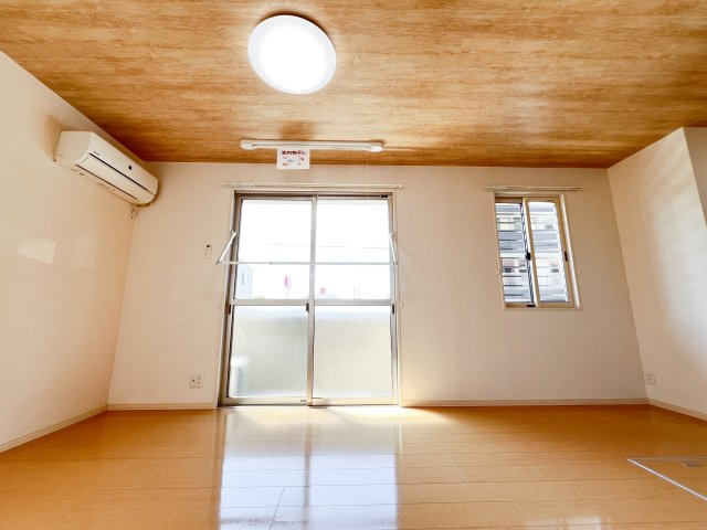 リビングタウン北川添 B棟の居間・リビング