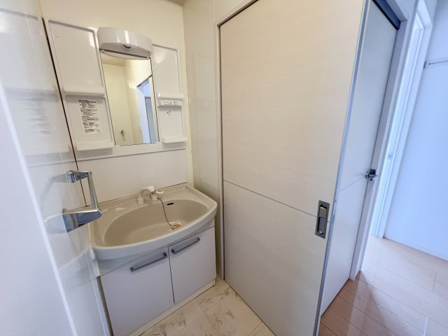 リビングタウン北川添 B棟の洗面所