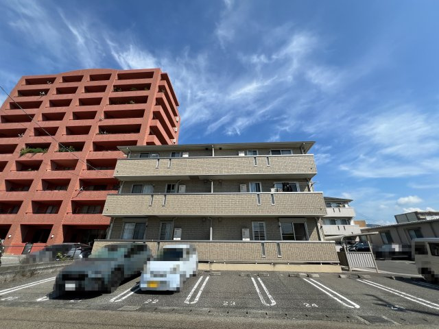 リビングタウン北川添 B棟の外観