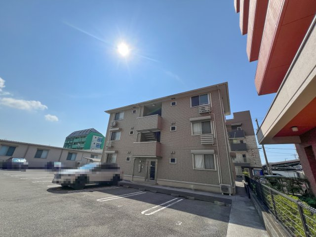 リビングタウン北川添 B棟の外観
