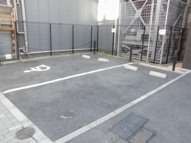 パレ・ソレイユAKIBA EASTの駐車場