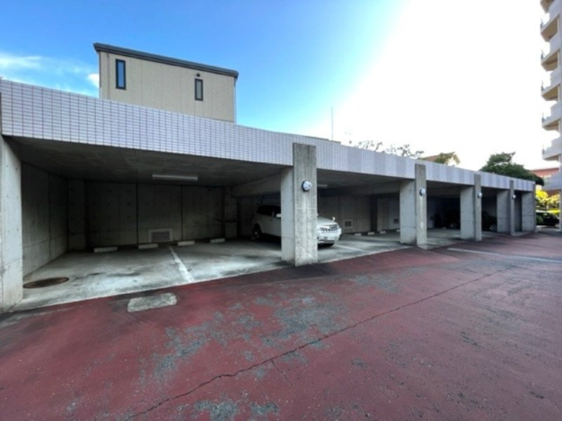 湘南タワーズの駐車場|敷地内駐車場