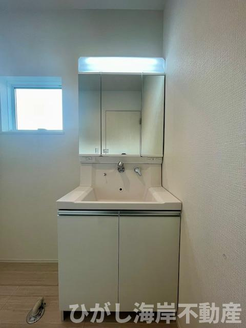 茅ヶ崎市今宿　新築戸建　全4棟の独立洗面台|三面鏡化粧台