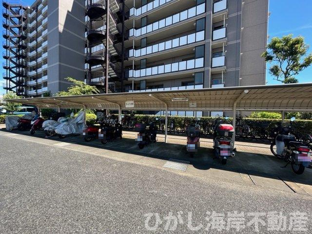 ダイアパレス茅ヶ崎南湖の駐車場|敷地内バイク置場