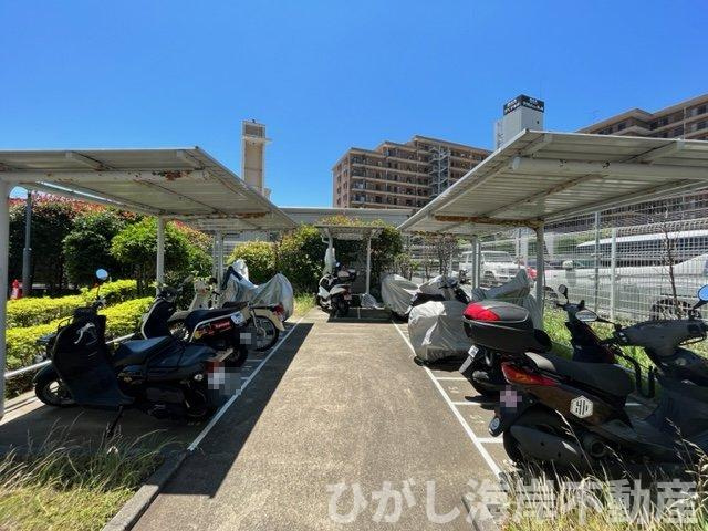 リステージ茅ヶ崎ツインマークスの駐車場|敷地内バイク置場