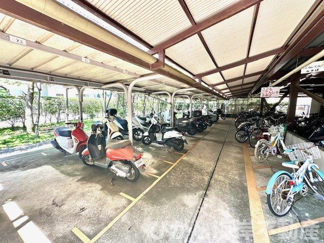 コスモ茅ヶ崎プレシオの駐車場|敷地内駐車場