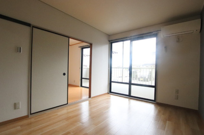 明るいお部屋です