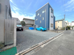 【外観】 | 2025年11月17日撮影
ご自宅から現地まで、当社スタッフがお車にて、「お迎え・お送り」をしております。ぜひお気軽にお問い合わせくださいませ♪