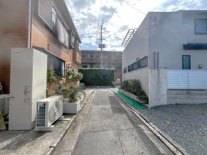 【前面道路含む現地写真】 | 2025年11月17日撮影
ご自宅から現地まで、当社スタッフがお車にて、「お迎え・お送り」をしております。ぜひお気軽にお問い合わせくださいませ♪