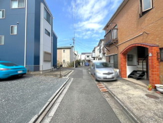 【前面道路含む現地写真】 | 2025年11月17日撮影
ご自宅から現地まで、当社スタッフがお車にて、「お迎え・お送り」をしております。ぜひお気軽にお問い合わせくださいませ♪