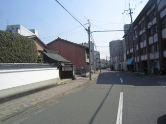 【前面道路含む現地写真】