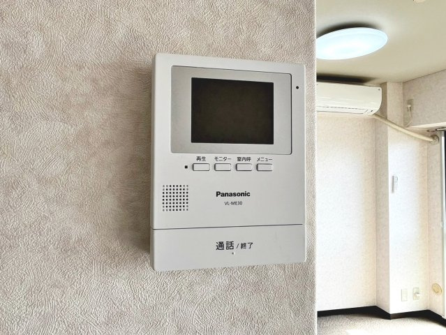 シャルマンコーポ松之浜の防犯設備|TVモニター付きインターホンで訪問者の確認ができます♪