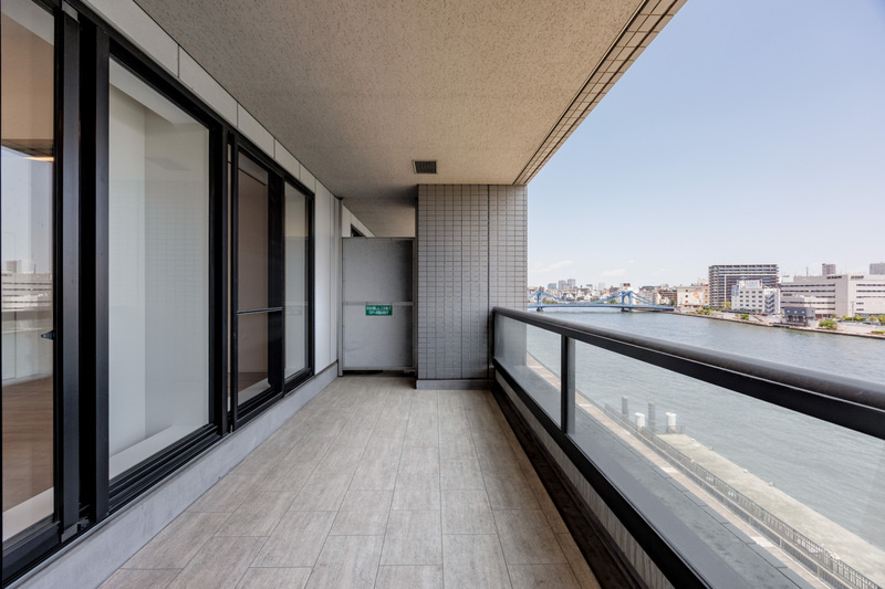 中央区日本橋箱崎町の賃貸マンションのバルコニー