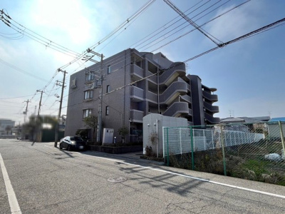 【外観】 | グラン・コート高石 | 全和洋室に収納スペースがあるので、収納場所に困りませんよ！